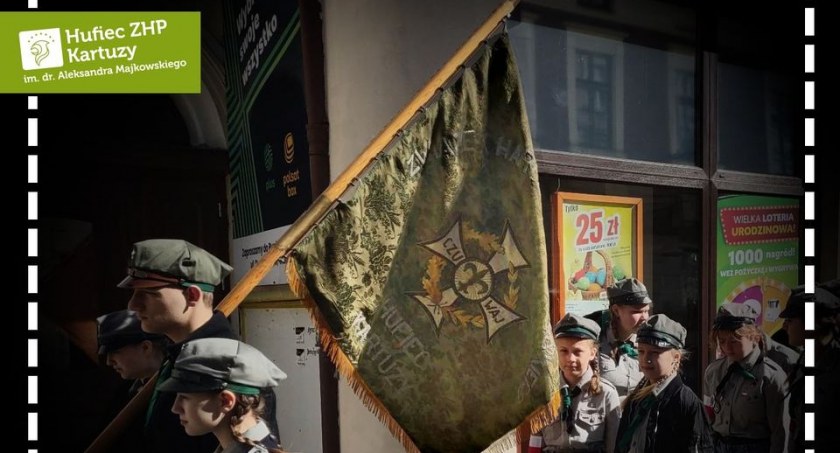 Uroczyste nadanie nowego sztandaru kartuskiemu hufcowi