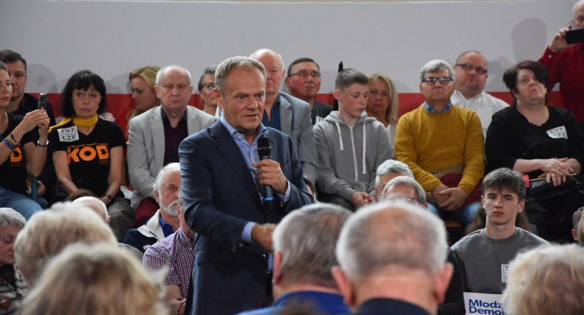Donald Tusk spotkał się z mieszkańcami w Kartuzach