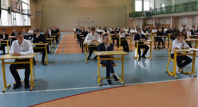Rozpoczęły się egzaminy ósmoklasistów - sprawdzą wiedzę z trzech przedmiotów