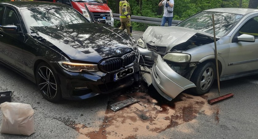 Babi Dół. Zderzenie opla z BMW - dziecko w szpitalu