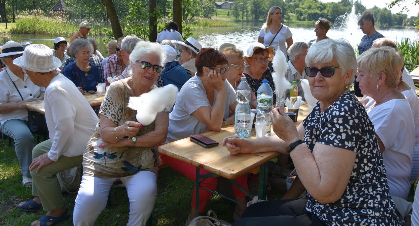 Kartuzy. Piknik Seniorów na Wyspie Łabędziej
