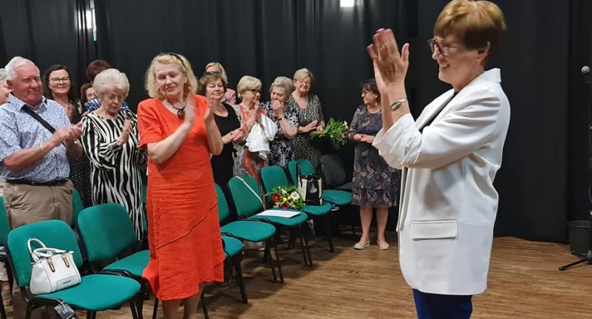 Kartuzy. Studenci UTW zakończyli rok akademicki i pożegnali Aleksandrę Lewicz