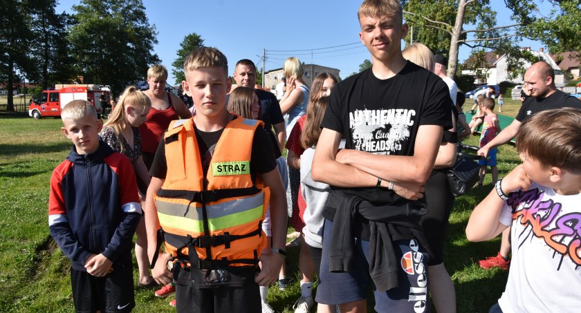 Sobótki nad jeziorem w Sianowie