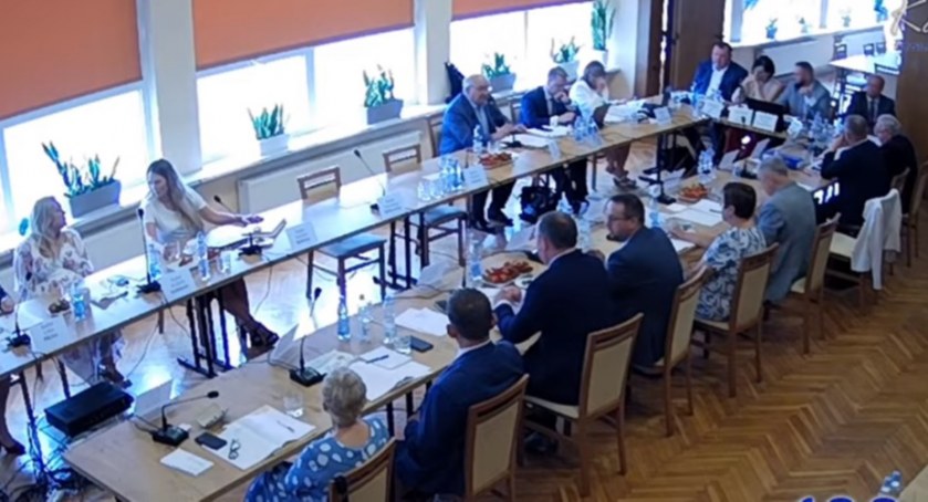 Kartuzy. Burmistrz z wotum zaufania i absolutorium, ale z szeregiem zarzutów