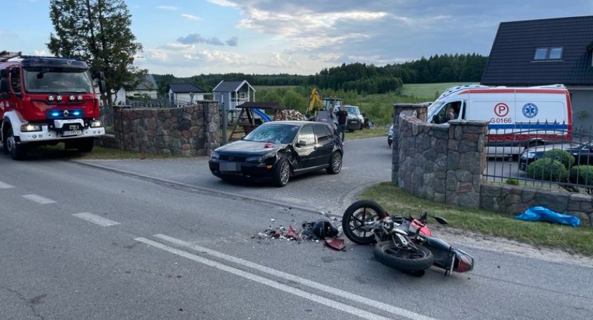 Bącka Huta. Włączając się do ruchu zderzyła się z 17-letnim motocyklistą bez uprawnień