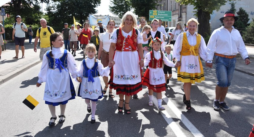 Tysiące Kaszubów zjechało do Kartuz - trwa święto muzyki i kultury kaszubskiej