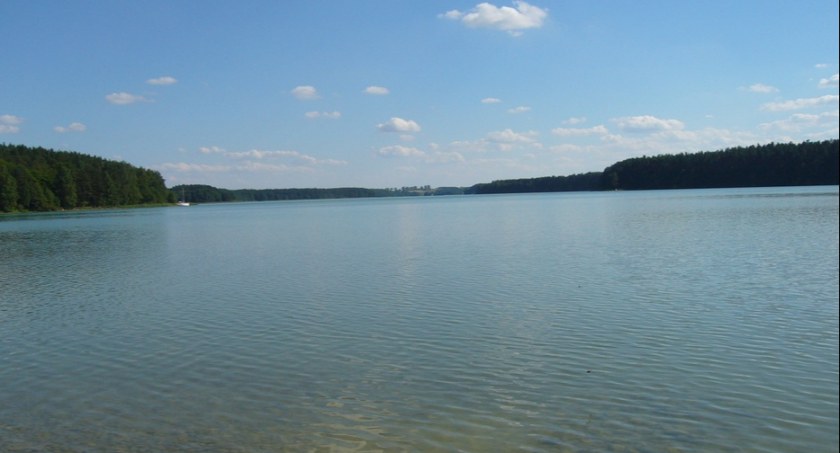 Ogonki. W jeziorze utonął 27-latek