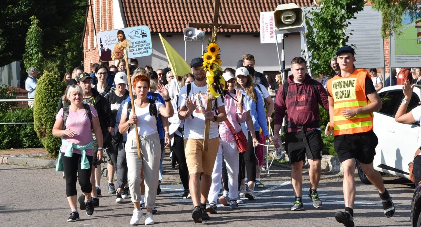 Kartuscy pielgrzymi ruszyli w drogę do Częstochowy
