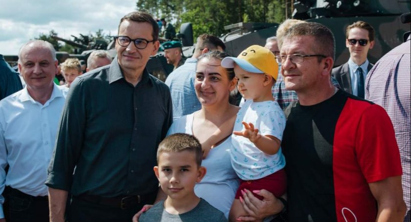 Premier Mateusz Morawiecki na Pikniku Wojskowym w Stężycy 