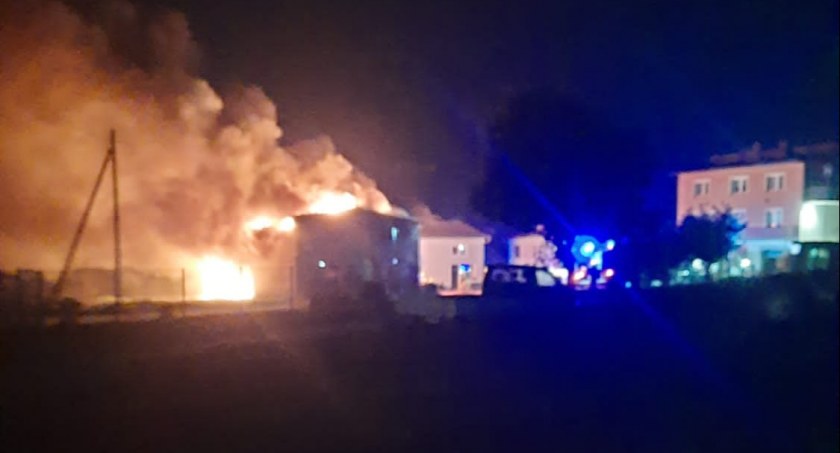 Gowidlino. Pożar budynków gospodarczych