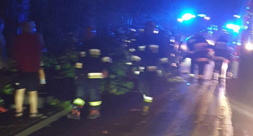 Sierakowice. Dachował passat. Kierowcy brak