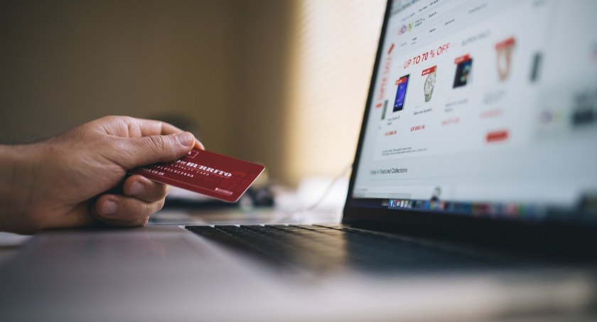 Sztuka tworzenia efektywnych reklam na Facebooku: Jak przyciągnąć uwagę i zwiększyć konwersje?
