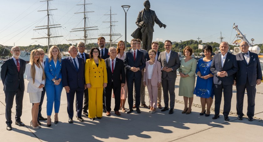 PiS zaprezentował kandydatów do Sejmu i Senatu