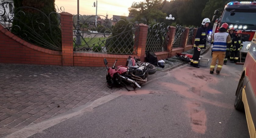 Trzy Rzeki. Wyjeżdżając z posesji doprowadziła do zderzenia z motocyklem