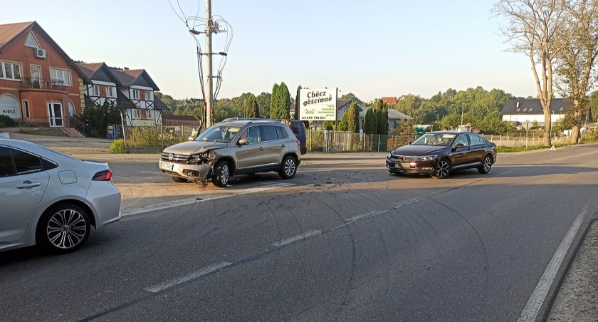 Grzybno. Czołowo zderzenie dwóch volkswagenów 