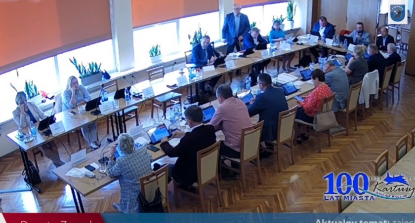 Kartuzy. M. Bobkowska zostanie pozbawiona mandatu radnej? Radni głosowali. Nie obyło się bez ostrych słów
