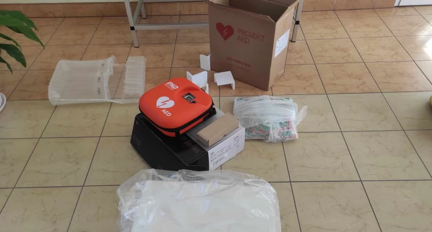 Szkoła w Czeczewie została wyposażona w AED