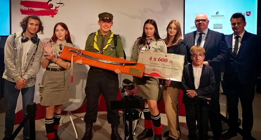 Uroczysta gala finałowa konkursu historycznego w PZS w Sierakowicach