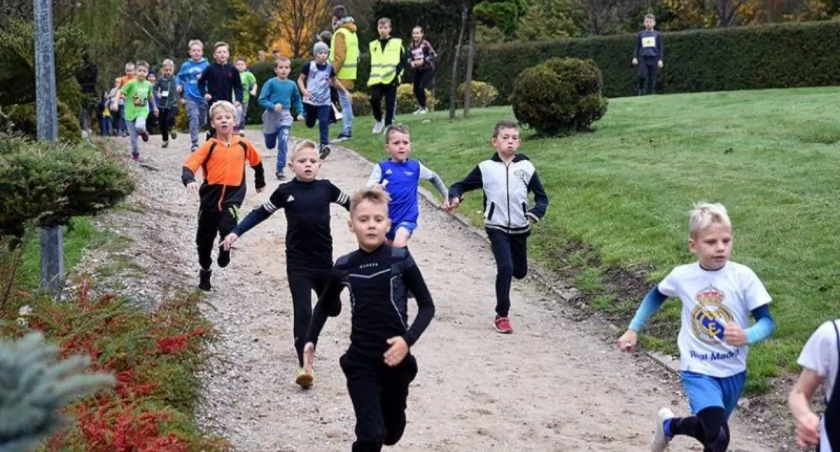 Sierakowice. XXI Biegi Uliczne Wokół Ołtarza Papieskiego