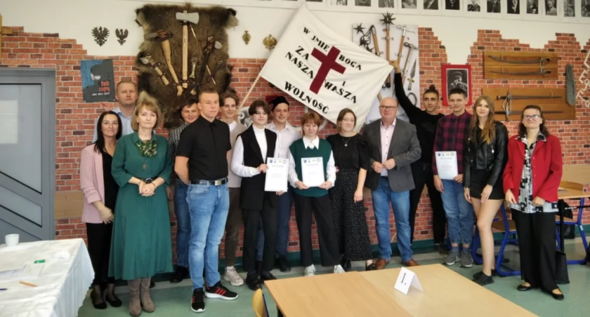 PZS w Sierakowicach zwycięzcą powiatowych eliminacji konkursu „Podhalańskie, spiskie i orawskie drogi do niepodległości”