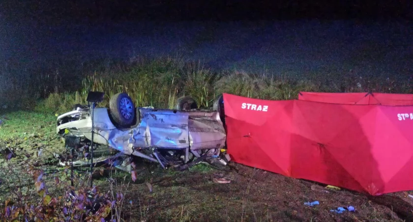 Lampa. Tragiczne dachowanie - nie żyje małżeństwo