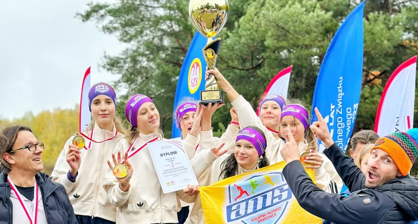 Team Małej Szkoły w Szopie Mistrzyniami Polski w Biegach Przełajowych!