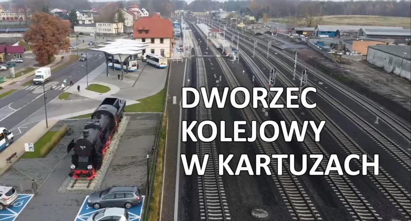 Stacja kolejowa w Kartuzach po remoncie - zobacz jak wygląda z lotu ptaka! [video]