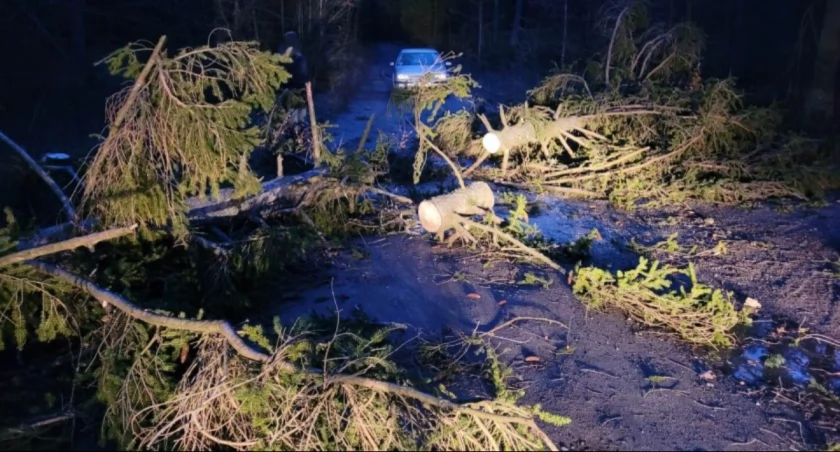Nadciąga niż Niklas. Będzie niebezpiecznie - trzy alerty pogodowe dla powiatu