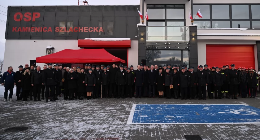 Strażacy z Kamienicy Szlacheckiej mają nową remizę i wóz bojowy