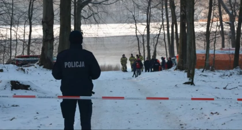 Łyśniewo. Pod 29-latkiem załamał się lód 