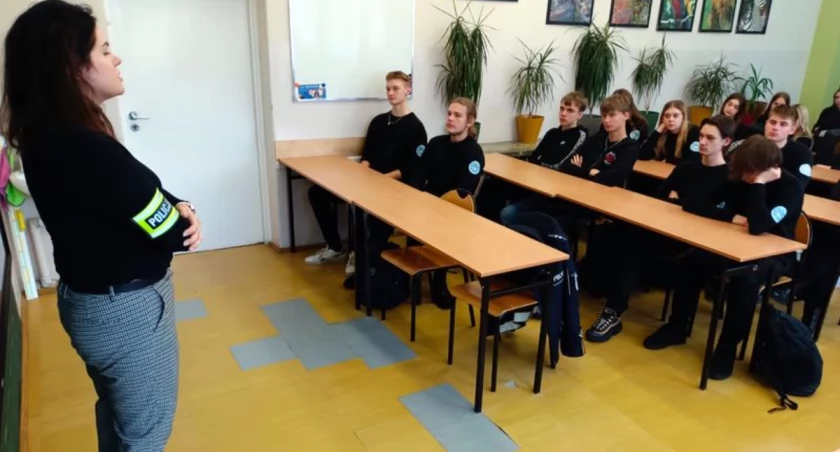 Kolejne spotkania klas mundurowych z policjantami