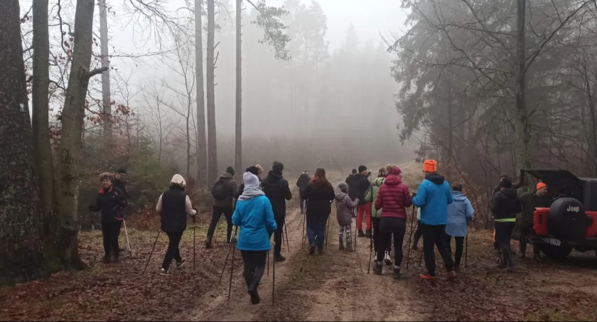 W Nowy Rok z kijami, Drogołazy MJ z Sierakowic zaliczyli już pierwszy marsz