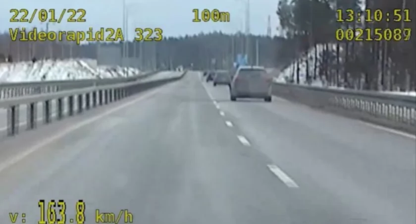 Internauci walczą z piratami drogowymi i mistrzami parkowania