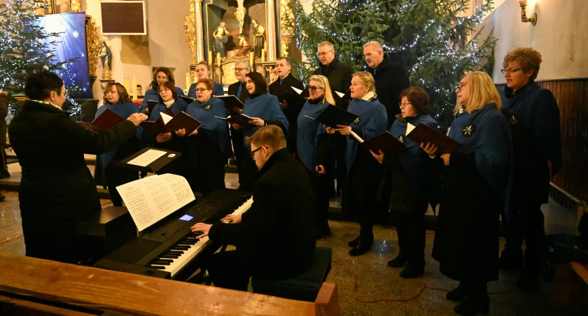 Chmielno. Piękny koncert kolęd w wykonaniu chóru parafialnego