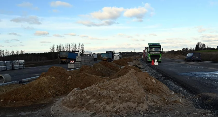 Lniska. Są utrudnienia w ruchu w związku z budową OMT