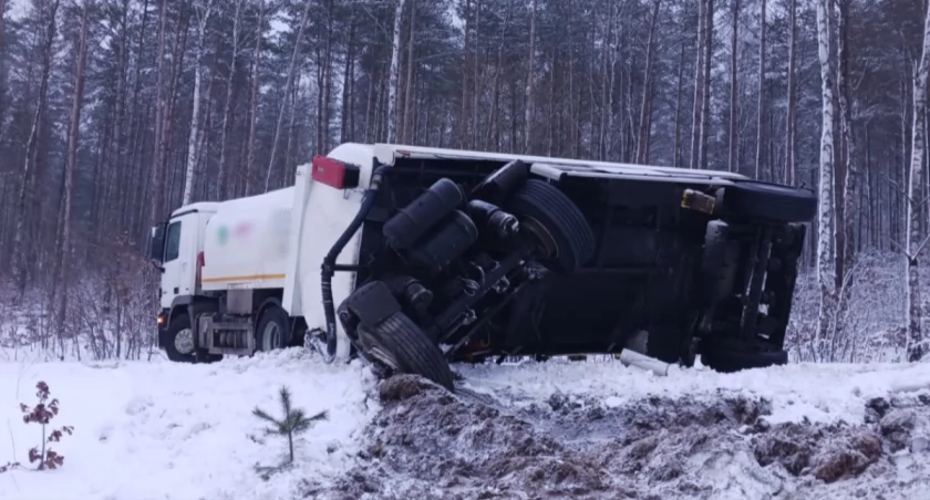 Trudne warunki na drogach - zdarzenia w Ręboszewie i Gołubiu