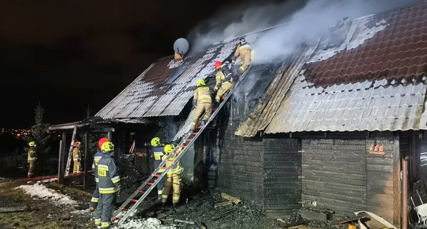Przyjaźń. Spłonął budynek mieszkalny - dwie osoby w szpitalu