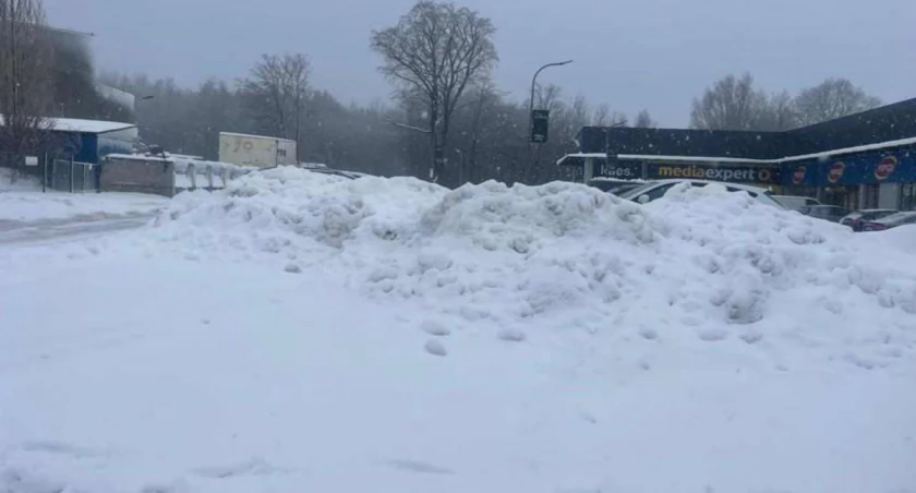 Kaszuby pod śniegiem. Fatalne warunki na drogach