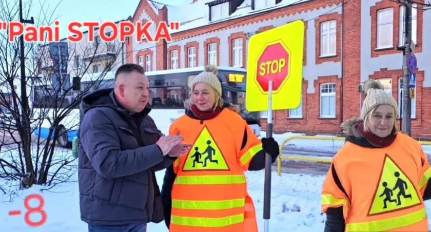 Z Miłości do dzieci. Pani Stopka przy kartuskiej jedynce. Reportaż Artura Sochy [video]