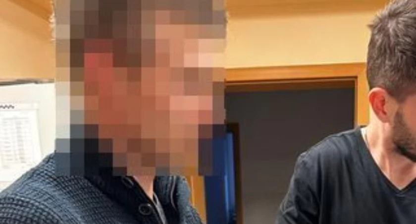Odurzony kierował citroenem. Był poszukiwany listem gończym
