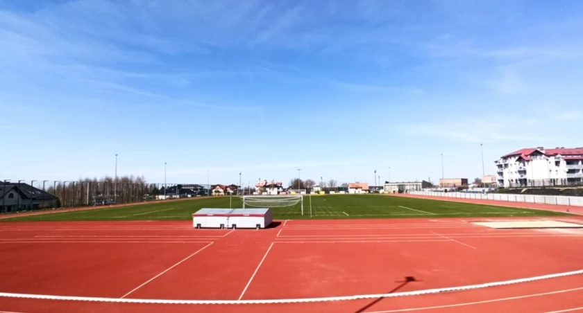 Sierakowice. Stadion lekkoatletyczny znów do dyspozycji mieszkańców