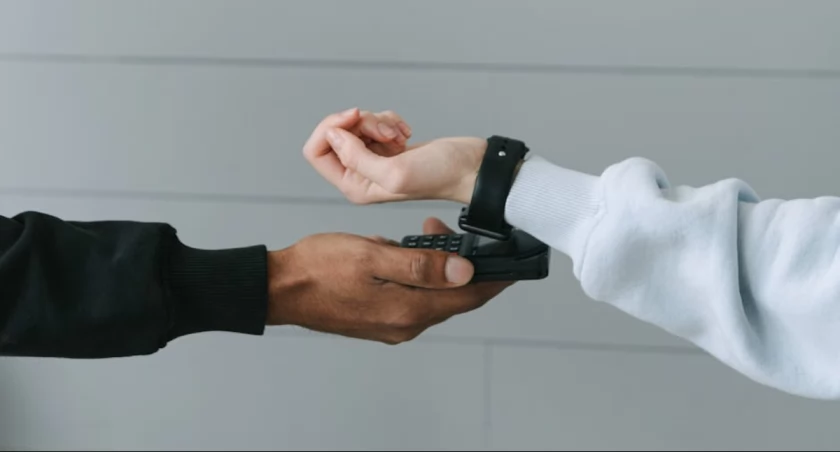 Smartwatch z NFC: Po co jest NFC w zegarku?