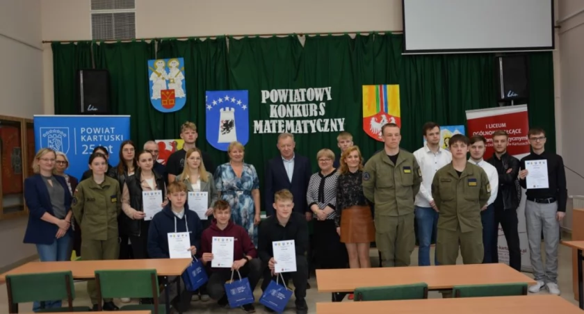 Sukces uczniów z LO w Kartuzach na powiatowym konkursie matematycznym