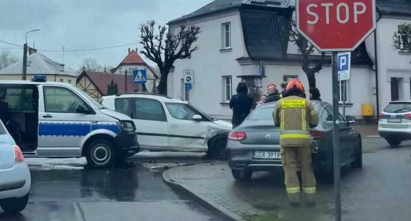 Kartuzy. Kolizja z udziałem radiowozu