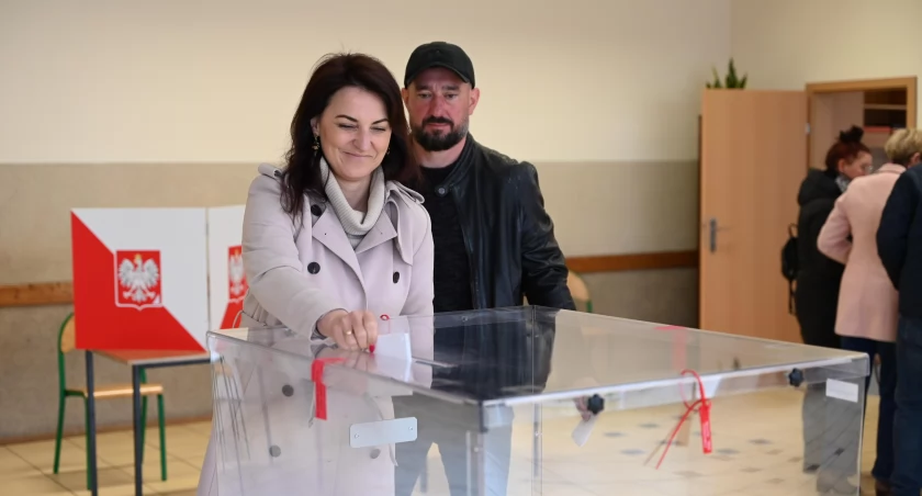Lokale wyborcze zamknięte - trwa liczenie głosów