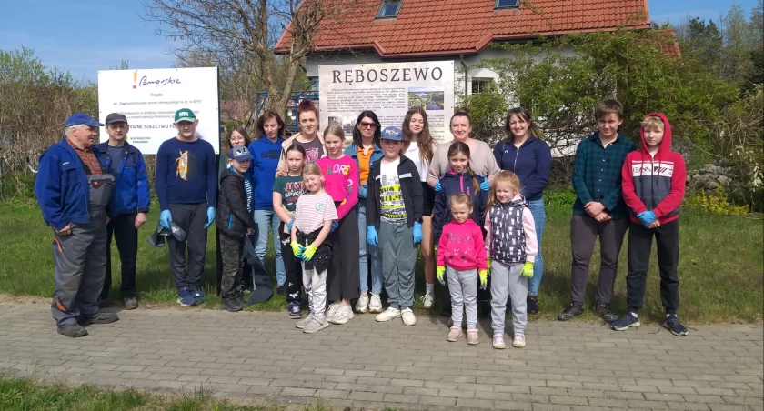 Skrzyknęli się i uprzątnęli Ręboszewo