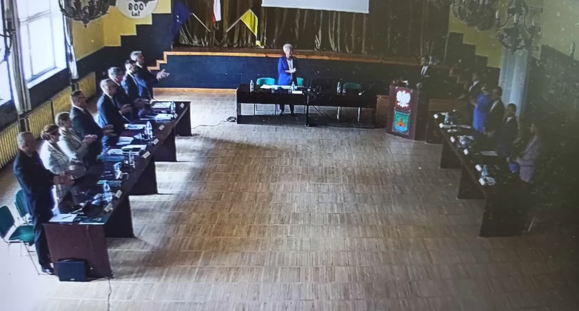 Trwa inauguracyjna sesja Rady Gminy Chmielno - radni wybierają przewodniczącego 