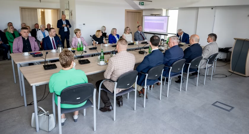 Inauguracyjna sesja za nami. Ireneusz Stencel oficjalnie nowym wójtem