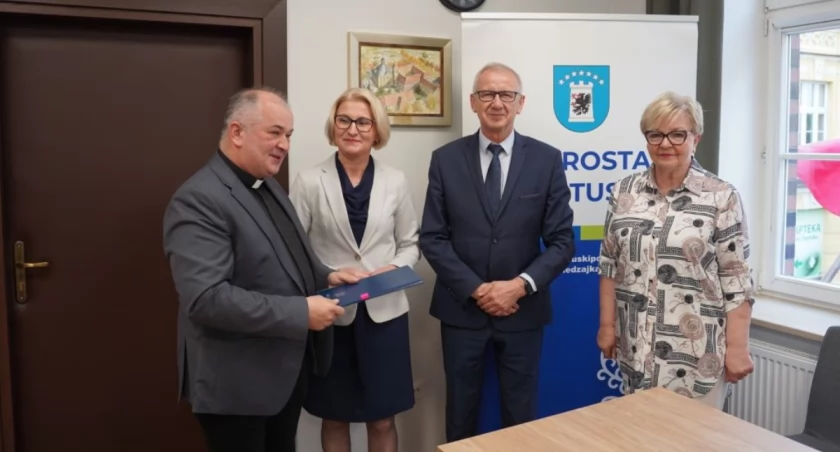 Powiat wsparł odnowę kolejnych zabytków