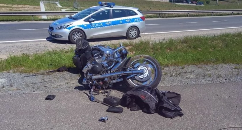Chwaszczyno. Wypadek z udziałem motocykla na S6 - dwie osoby w szpitalu